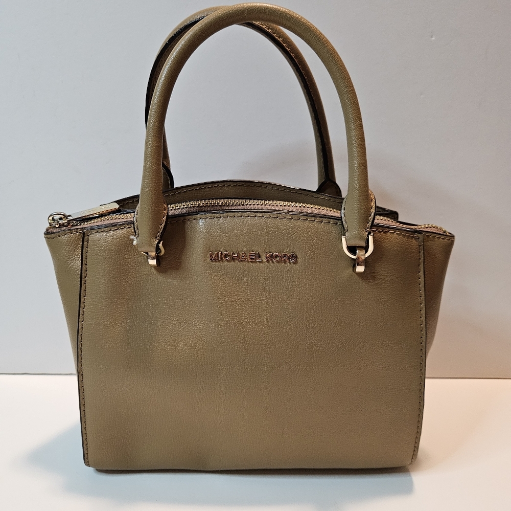 Michael Kors Medium Selma Tan Crossbody Handbag 35H7GE0S1L